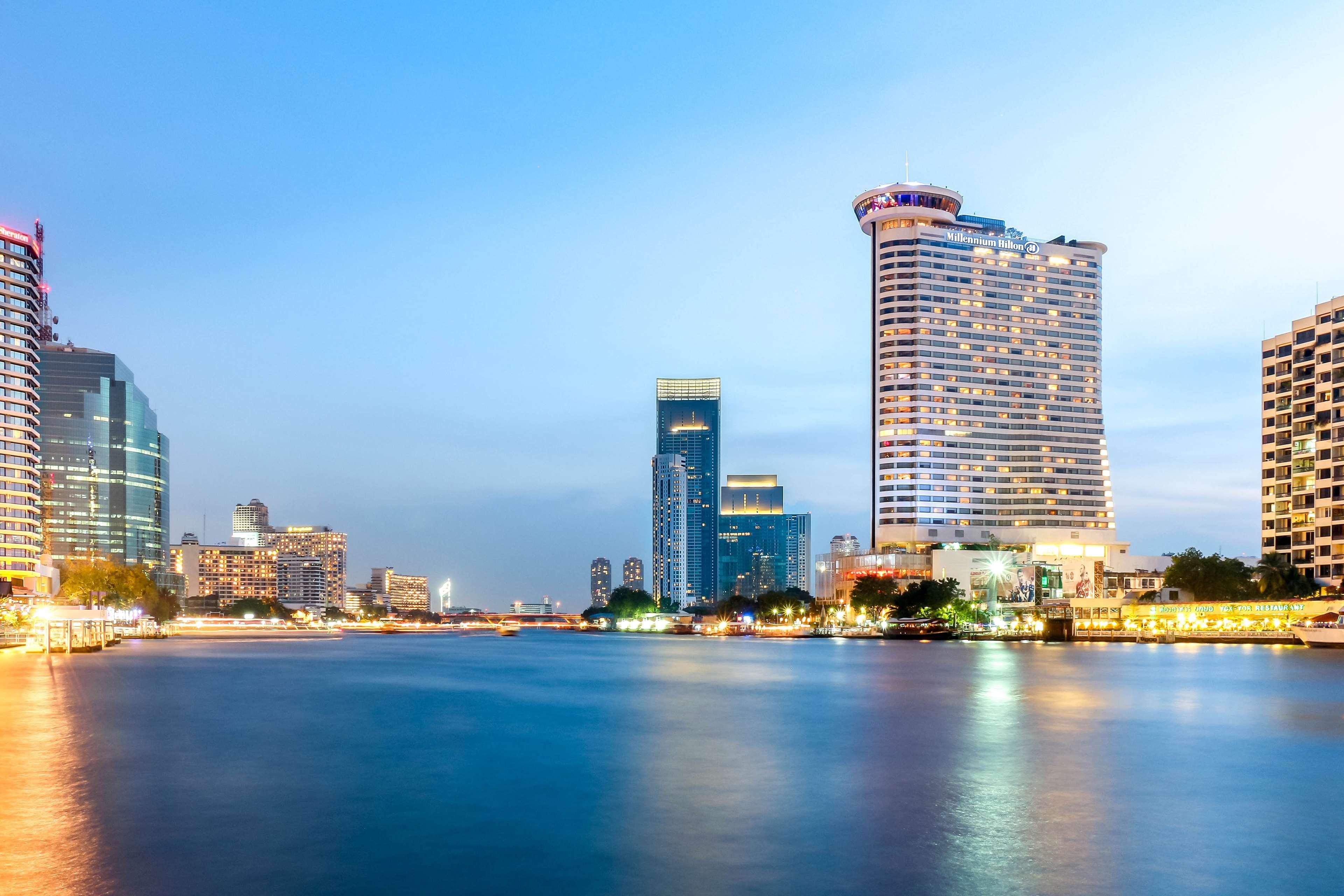 Millennium Hilton Bangkok - SHA Extra Plus Certified Bagian luar foto